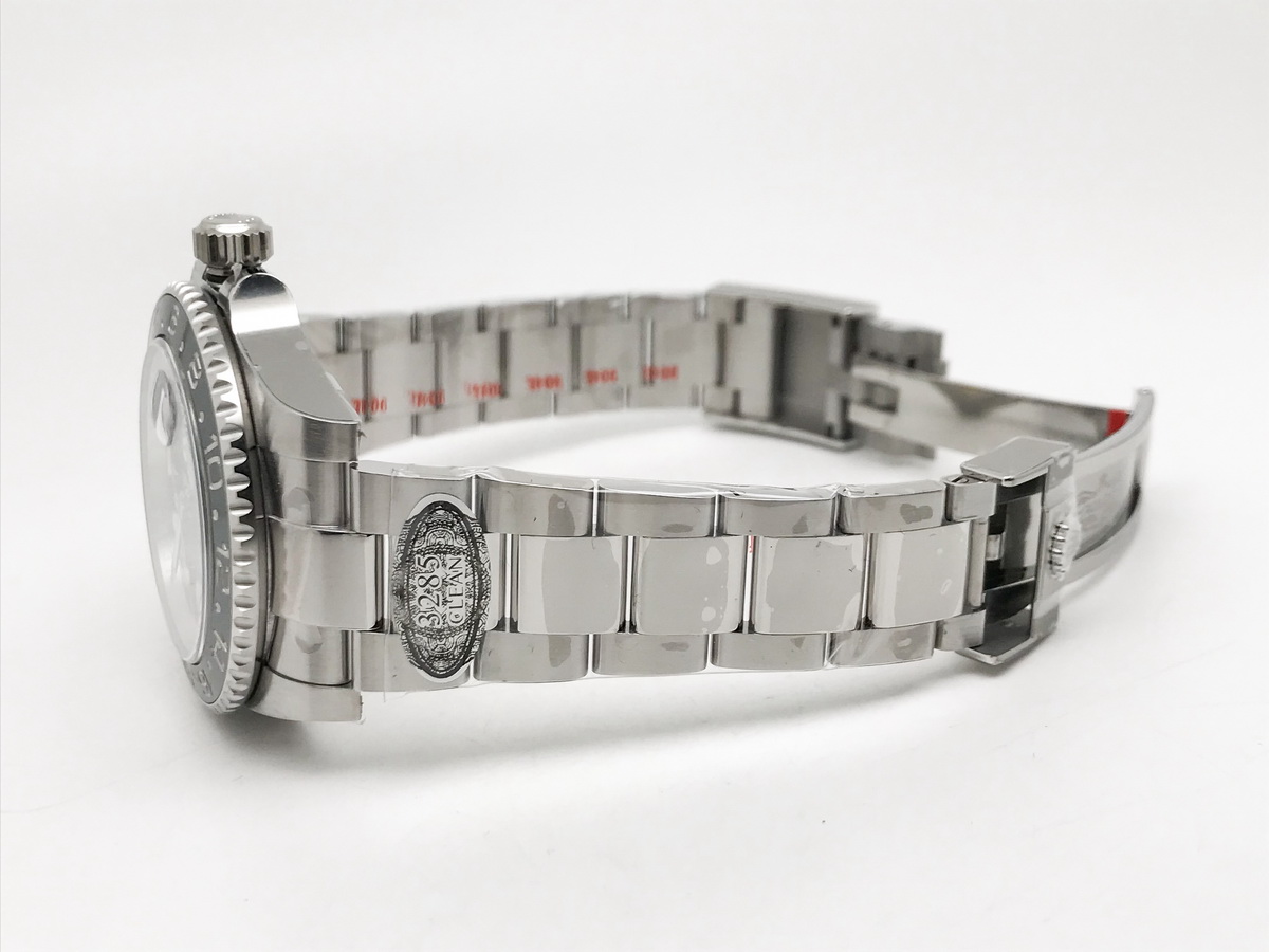 GMT-Master II 126710GRNR 40mm Bruce Wayne Ceramic Bezel Black Dial Oyster Bracelet 3285 3