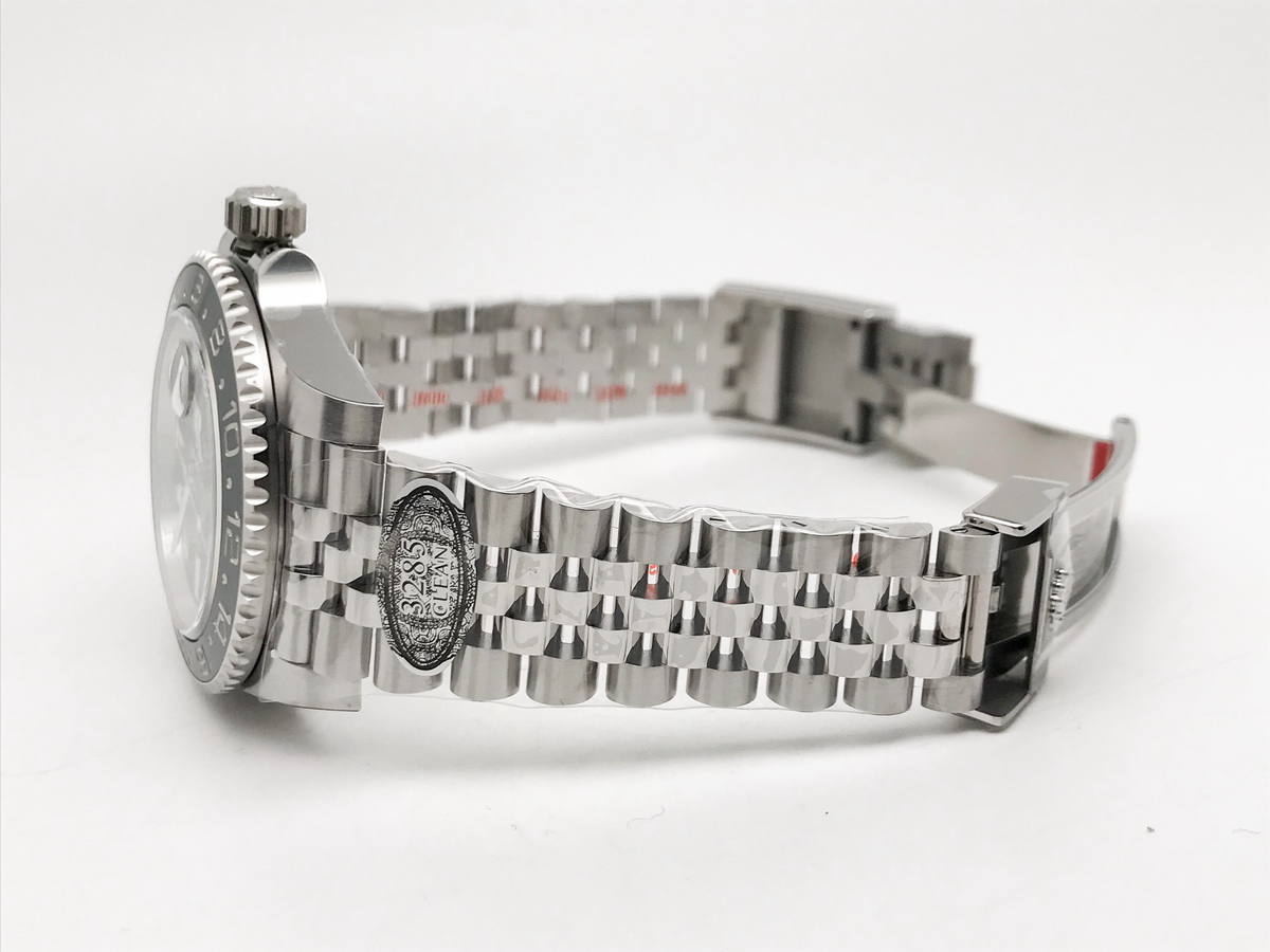 GMT-Master II 126710GRNR 40mm Bruce Wayne Ceramic Bezel Black Dial Jubilee Bracelet 3285 2