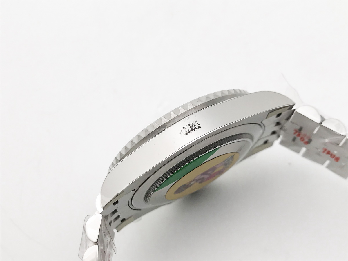 GMT-Master II 126710GRNR 40mm Bruce Wayne Ceramic Bezel Black Dial Jubilee Bracelet 3285 4